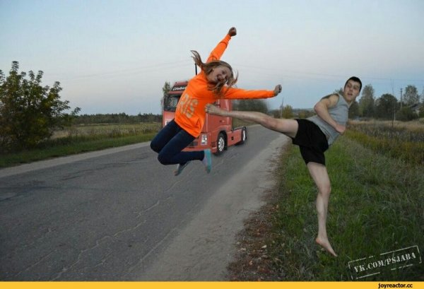 Девушка и обезьяна