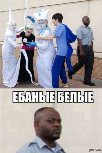 Чернокожий с табличкой