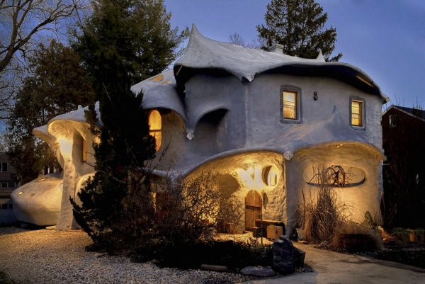 Странный дом (weird House). Альпы.