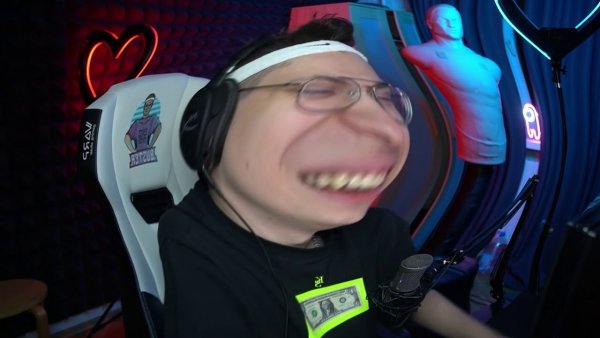 Кресло бустер стримера twitch
