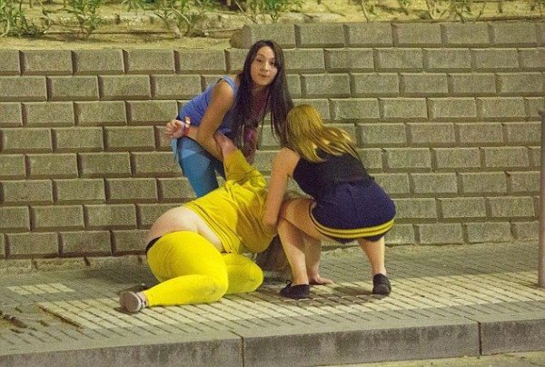 Три пьяные девушки