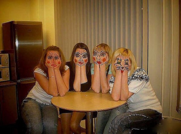 Подруги на фотосессии юмор