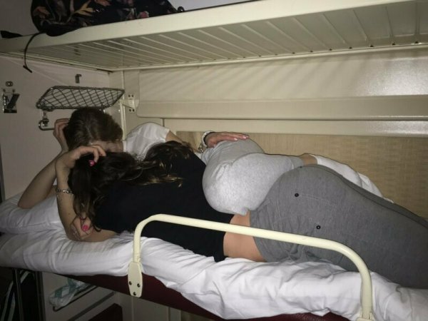 Еда в поезде прикол