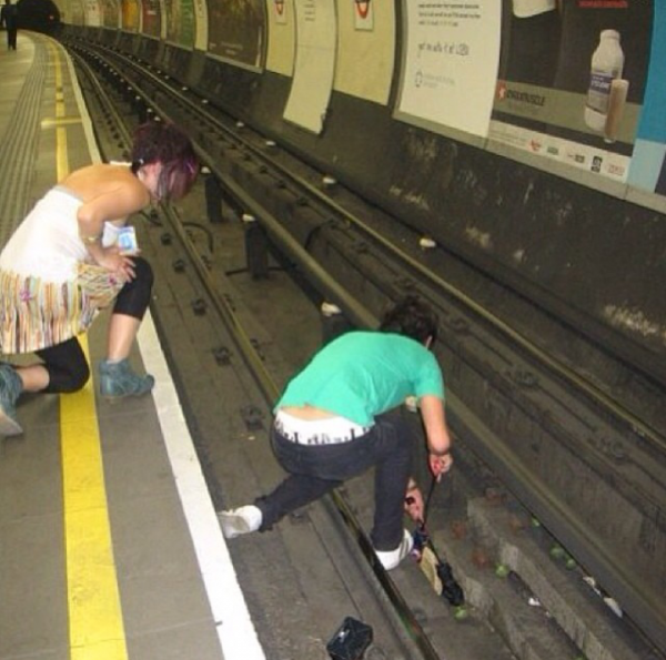 Прикольные станции метро
