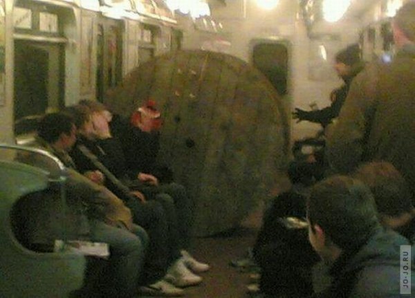 Странный предмет в метро