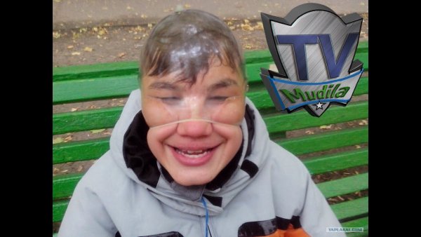 Пацана разрезали мальчики и угорают