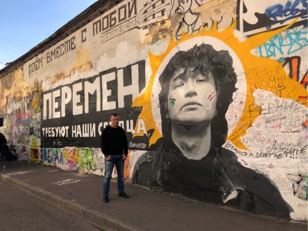 Виктор Цой граффити СПБ