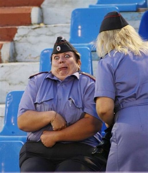 Жирная женщина полицейский