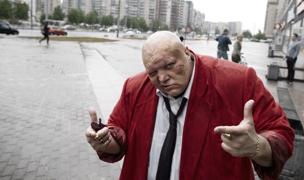 Стас Барецкий в пиджаке