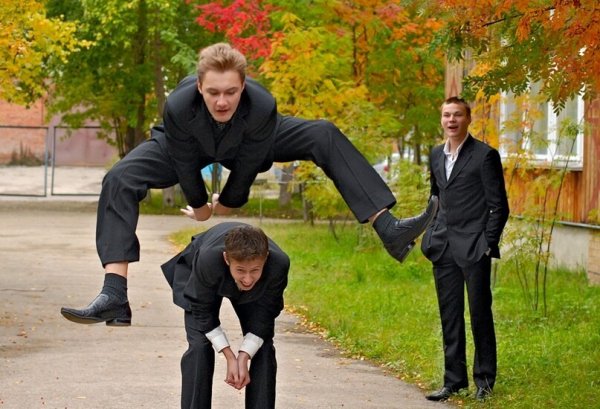 Всегда есть друг который испортит фотографию