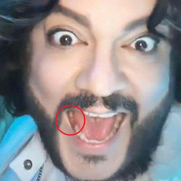 Филипп Киркоров курит