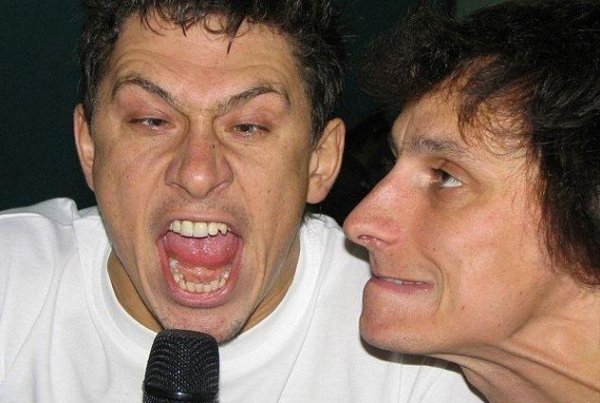 Тупой певец
