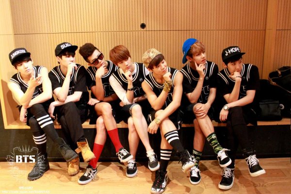BTS 2000 дебют