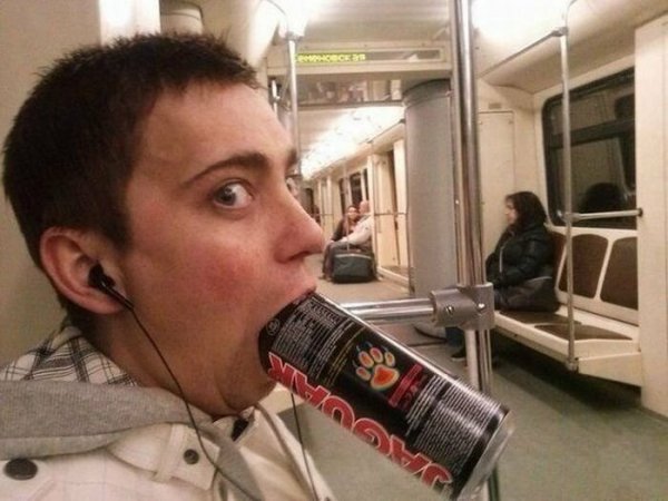 Люди с энергетиками смешные