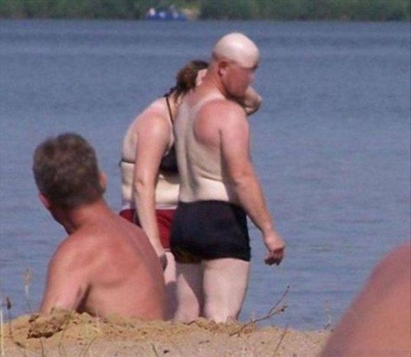 Загорел на пляже приколы