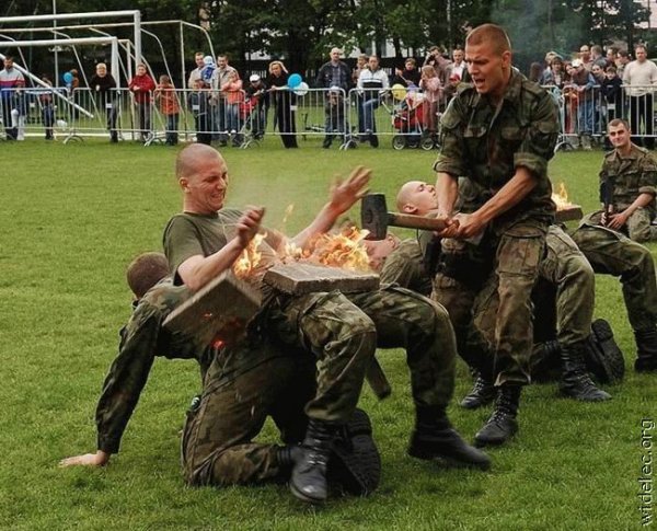 Солдат смешно