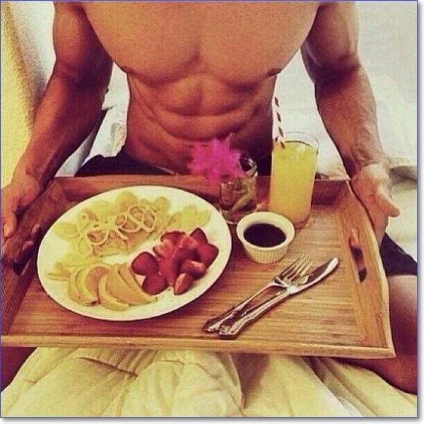 Завтрак в постель от мужчины