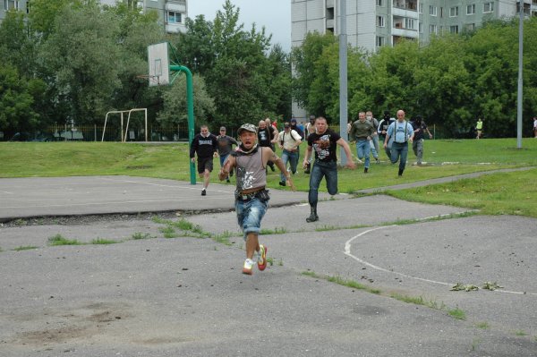 Гопники бегут