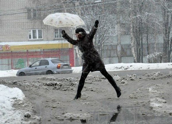 Лужи и снег
