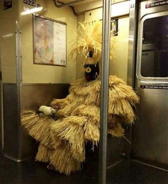 Странные пассажиры в метро