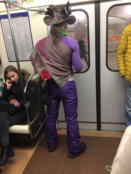 Необычные Наряды в метро