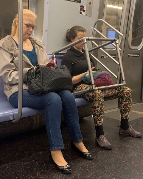 Смешные пассажиры в метро