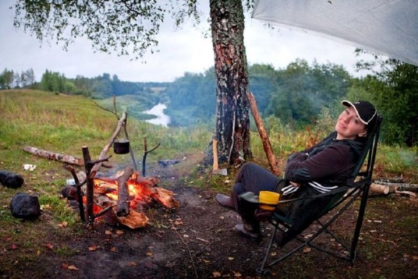 Жареные сосиски на костре