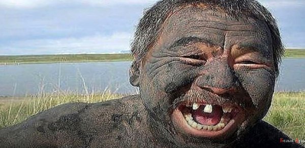 Обезьяна ржет