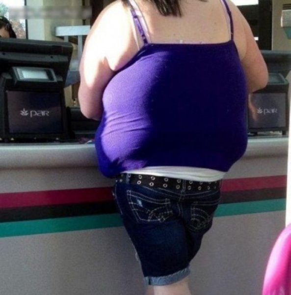 Жирные на пляже