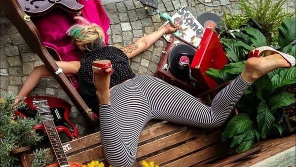 Невеста упала