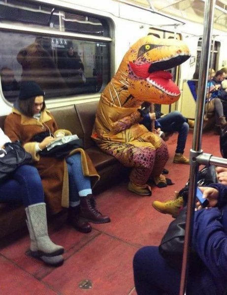 Ржачные картинки из метро (49 фото)