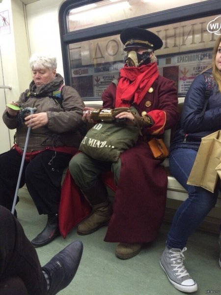 Странные люди в метро Москвы