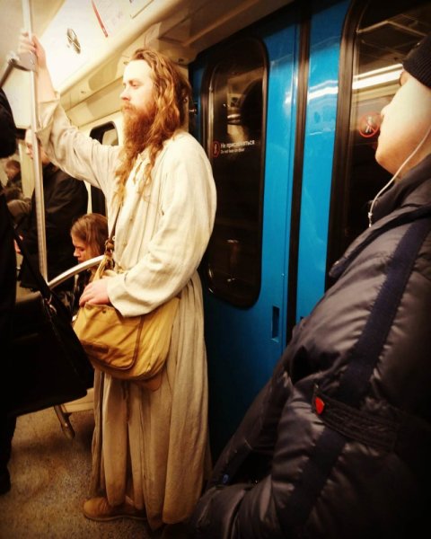 Необычные люди в Московском метро