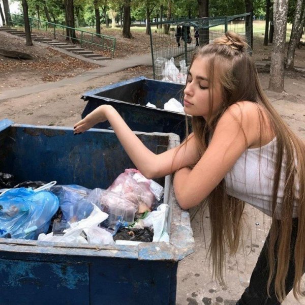 Пьяные девушки в деревне
