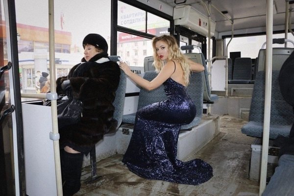 Вульгарная одежда на девушках на улице