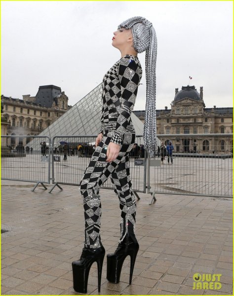 Яркая необычная одежда