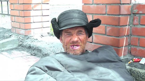 Бомж Валера