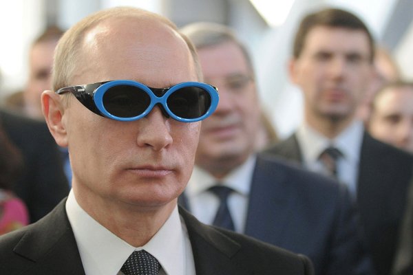 Путин в смешных очках