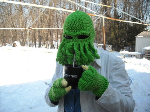 Вязаная шапка инопланетянин