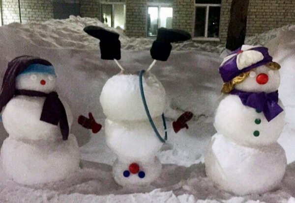 Снеговик своими руками на новый год из снега