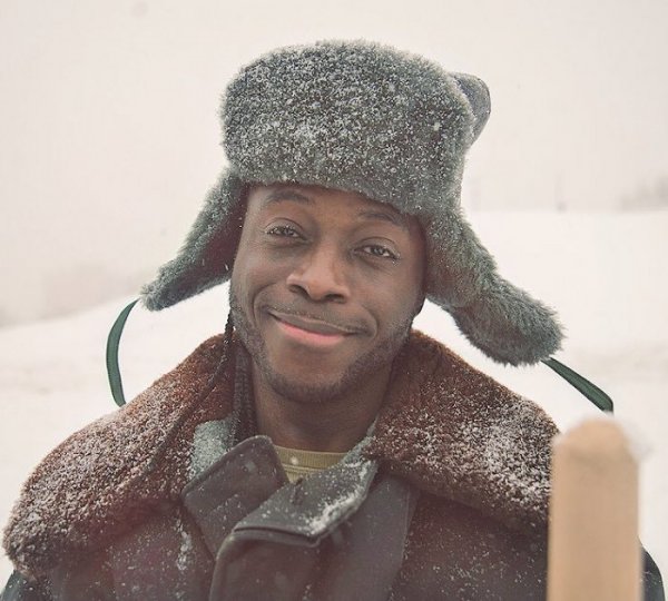 Мужик в шапке ушанке