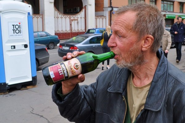 Демотиваторы про бомжей и алкашей