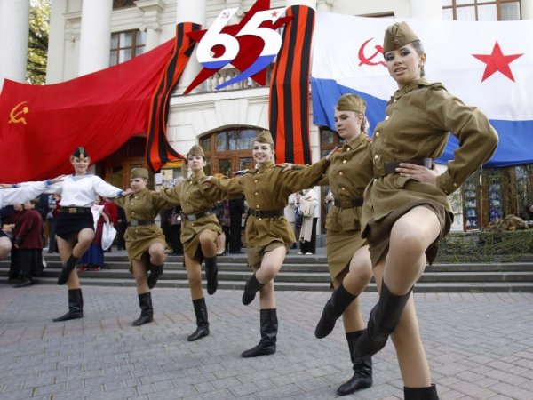 Женщины на параде смешные