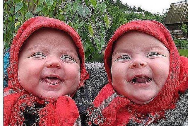 Смешные улыбки малышей