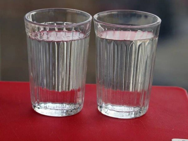 Граненый стакан с водкой