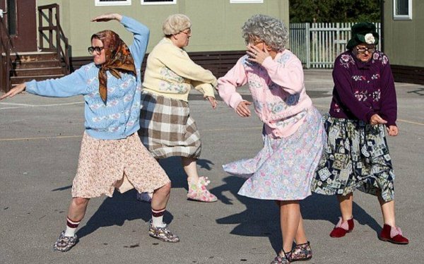 Танцующие бабушки
