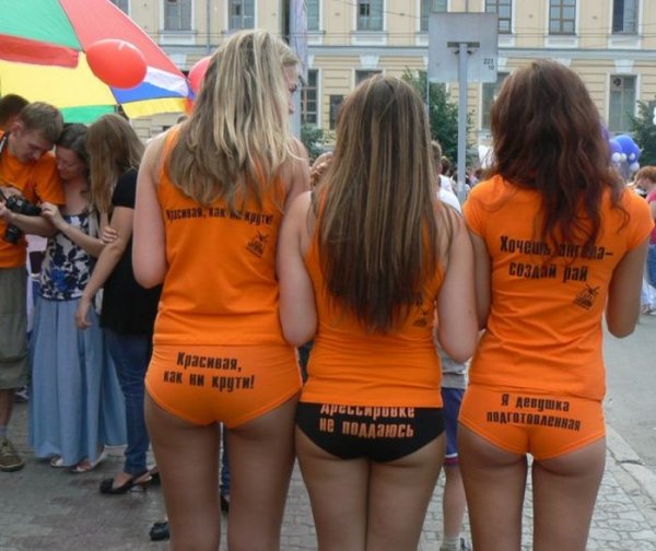 Забавные фото девушек с надписями