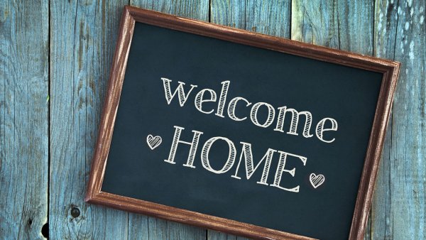 Надпись Welcome на доске