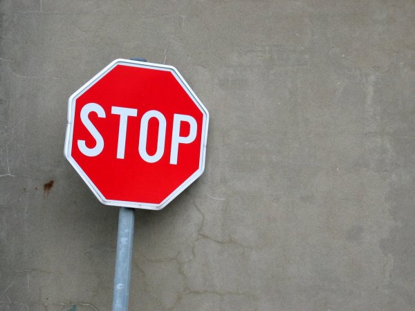 Дорожный знак stop