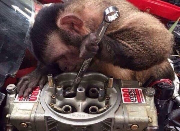 Смешной автослесарь